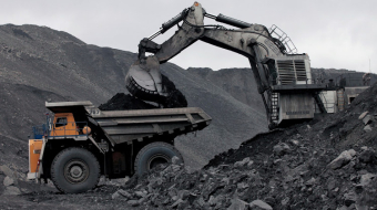 FILE PHOTO: A machine loads a BelAZ dump-body truck with coal at the Chernigovsky opencast colliery, outside the town of Beryozovsky, Kemerovo region, Siberia, Russia, April 4, 2016. REUTERS/Ilya Naymushin/File Photo