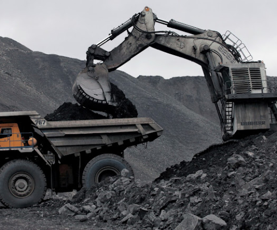 FILE PHOTO: A machine loads a BelAZ dump-body truck with coal at the Chernigovsky opencast colliery, outside the town of Beryozovsky, Kemerovo region, Siberia, Russia, April 4, 2016. REUTERS/Ilya Naymushin/File Photo