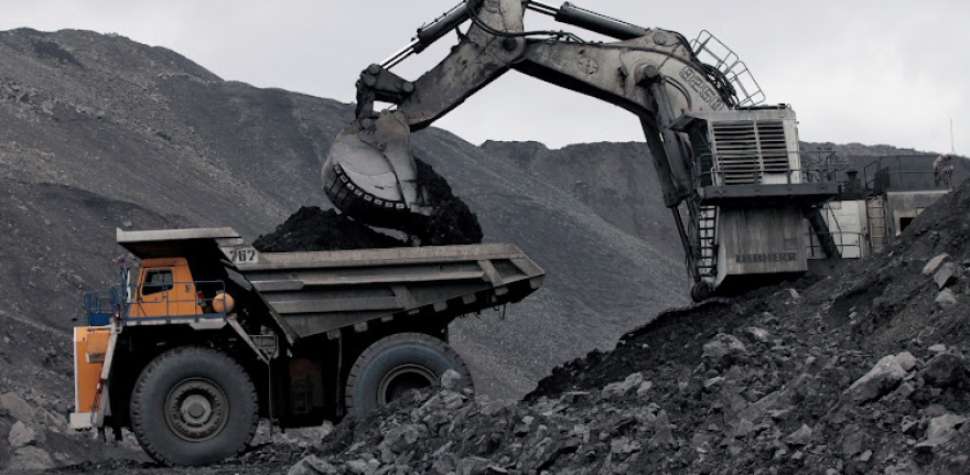 FILE PHOTO: A machine loads a BelAZ dump-body truck with coal at the Chernigovsky opencast colliery, outside the town of Beryozovsky, Kemerovo region, Siberia, Russia, April 4, 2016. REUTERS/Ilya Naymushin/File Photo